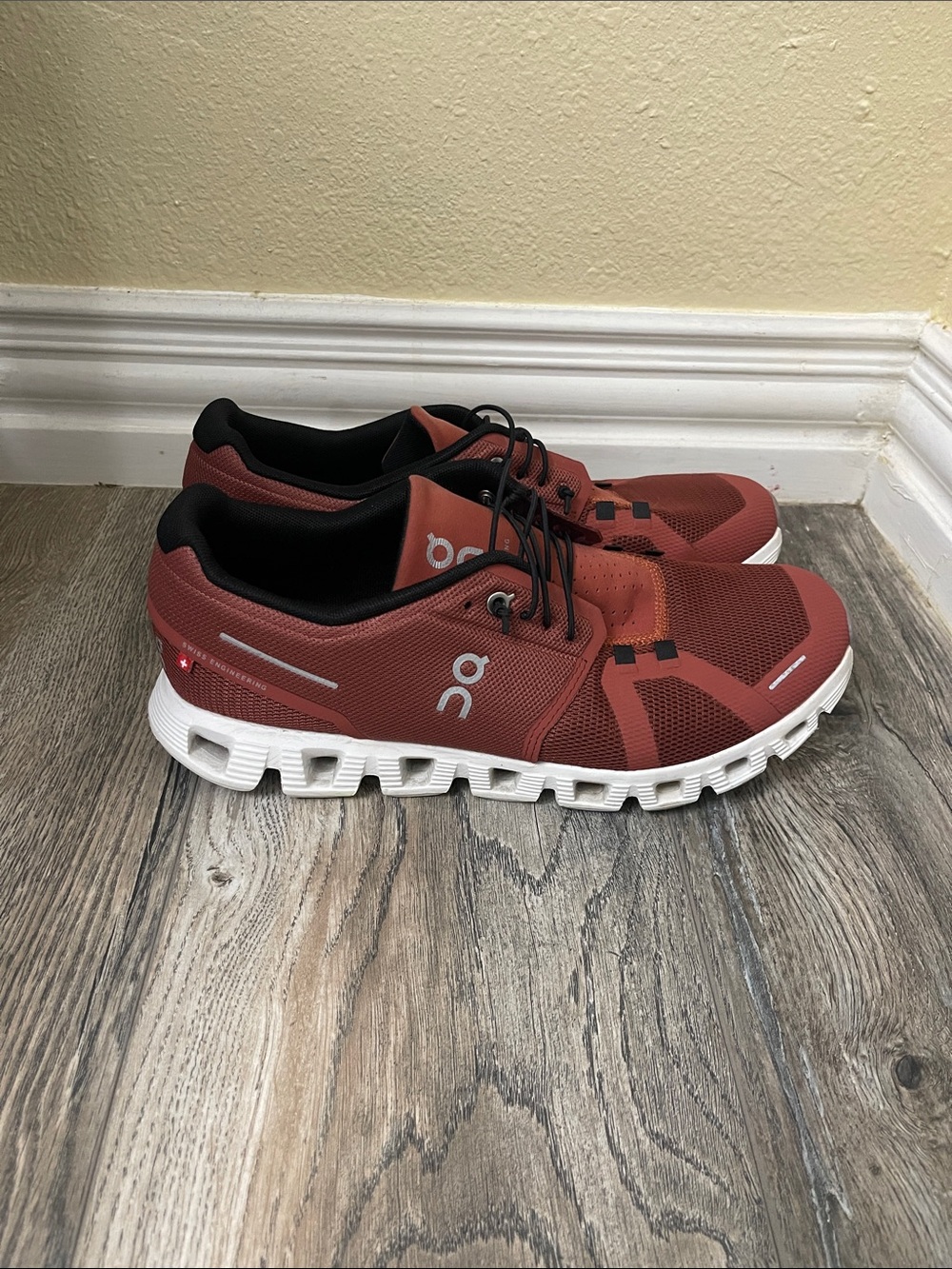 On cloud 5 Ruby Rust Men’s Size 10